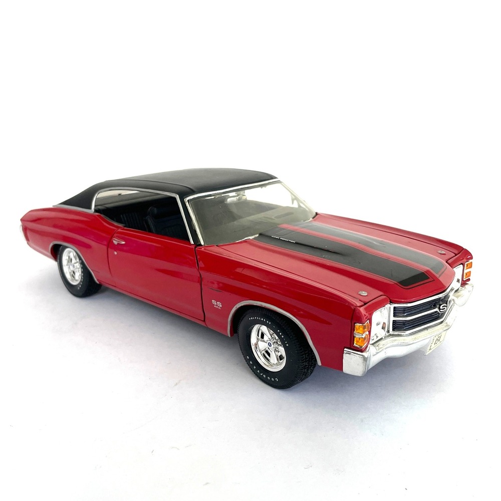 Maisto 1971 Chevrolet Chevelle SS 454 Special Edition Red 1/18 Diecast Model Car